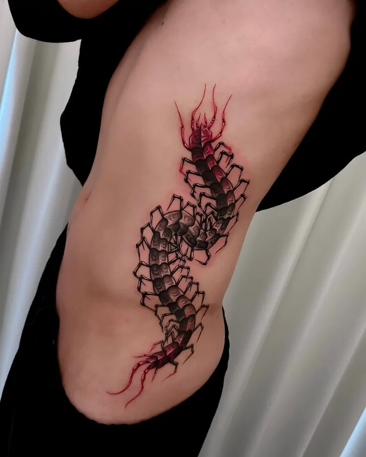 腹のタトゥー