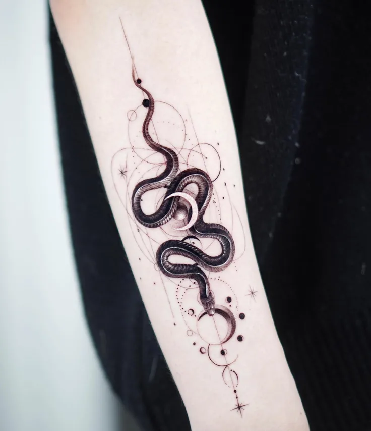 黒蛇のタトゥー