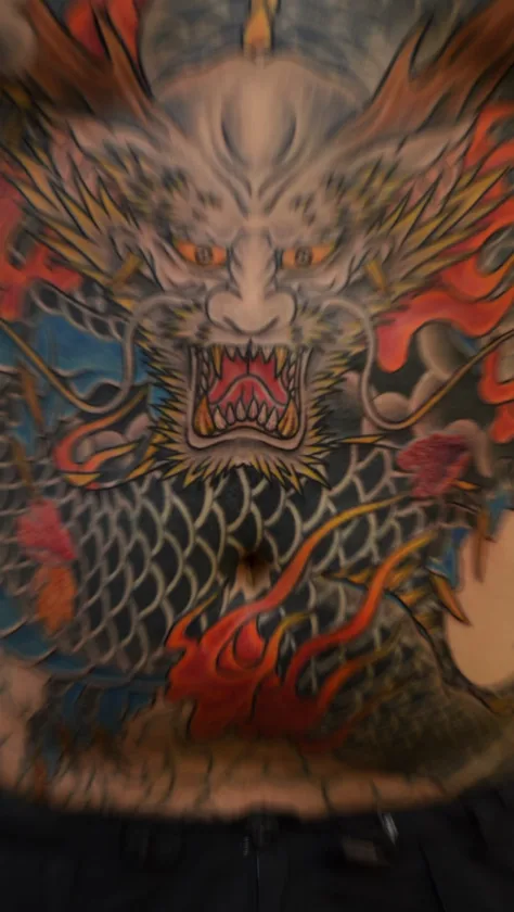 正面龍の総身彫り