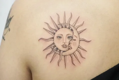 太陽と月のタトゥー