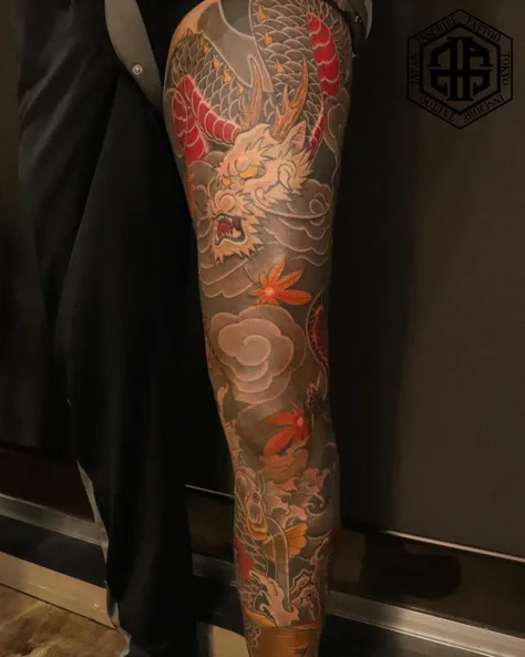 和彫り 鯉、龍、紅葉