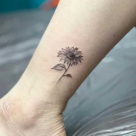 ひまわりの花タトゥー