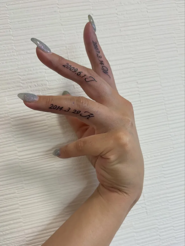 レタリング・指のタトゥー