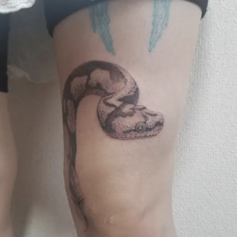 蛇のタトゥー