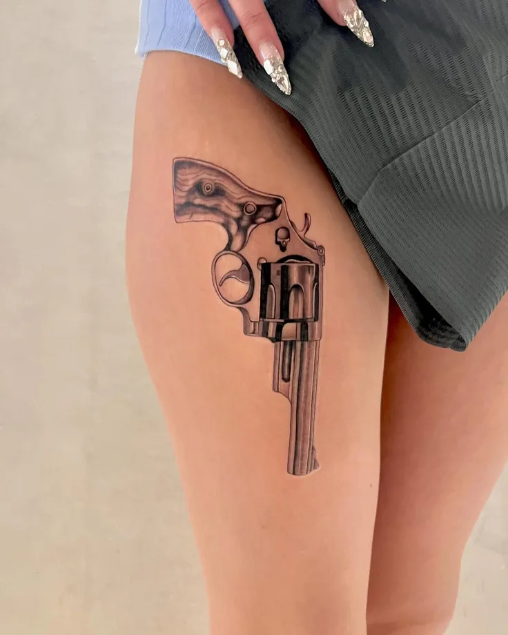 拳銃のタトゥー