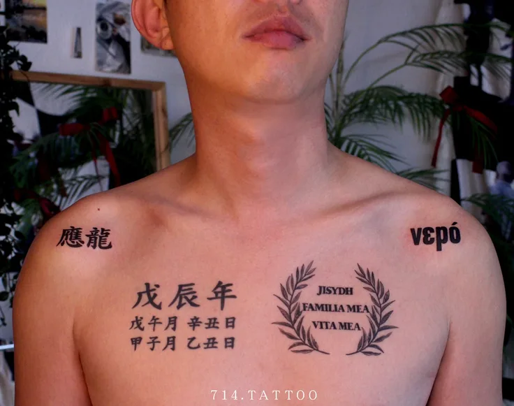 カラー・肩のタトゥー