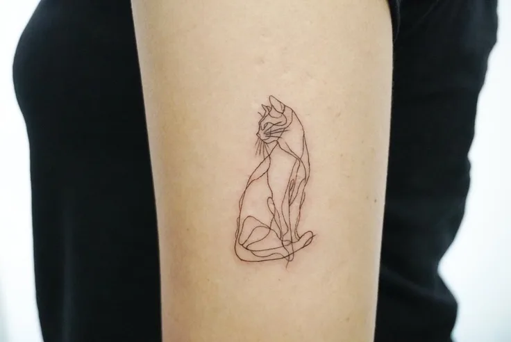 ワンラインの猫のタトゥー