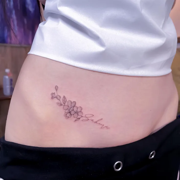 ファインライン・腹のタトゥー