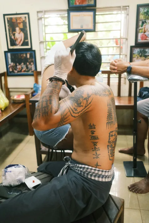 背中のサクヤン、施術中（サンプル投稿）