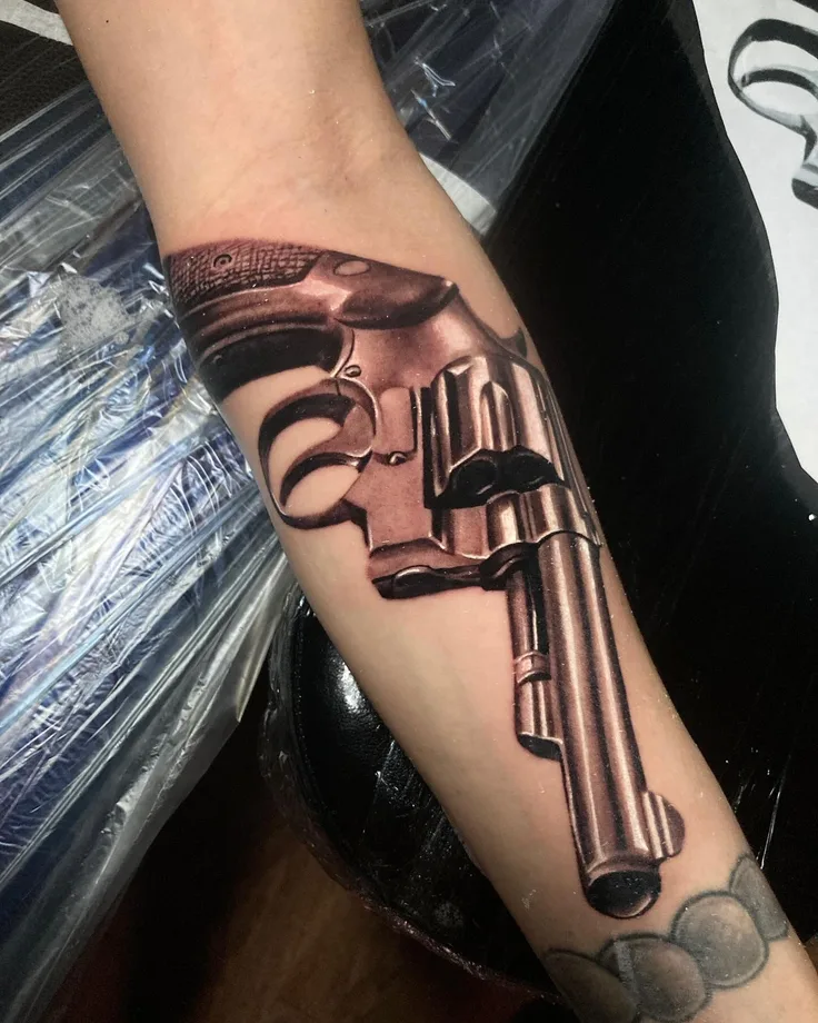銃のタトゥー