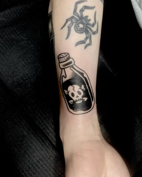 毒瓶