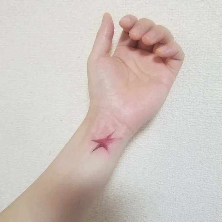 手首のタトゥー