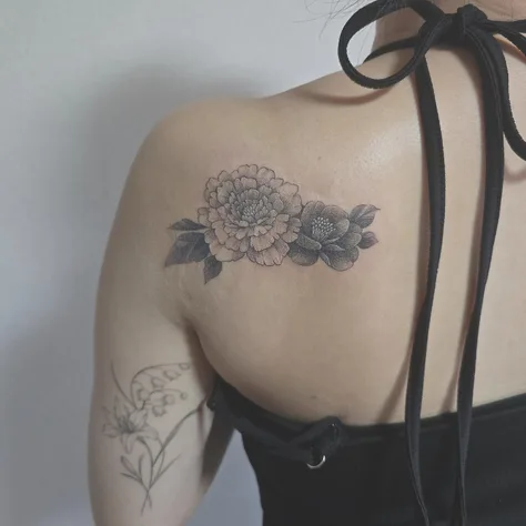 花のタトゥー