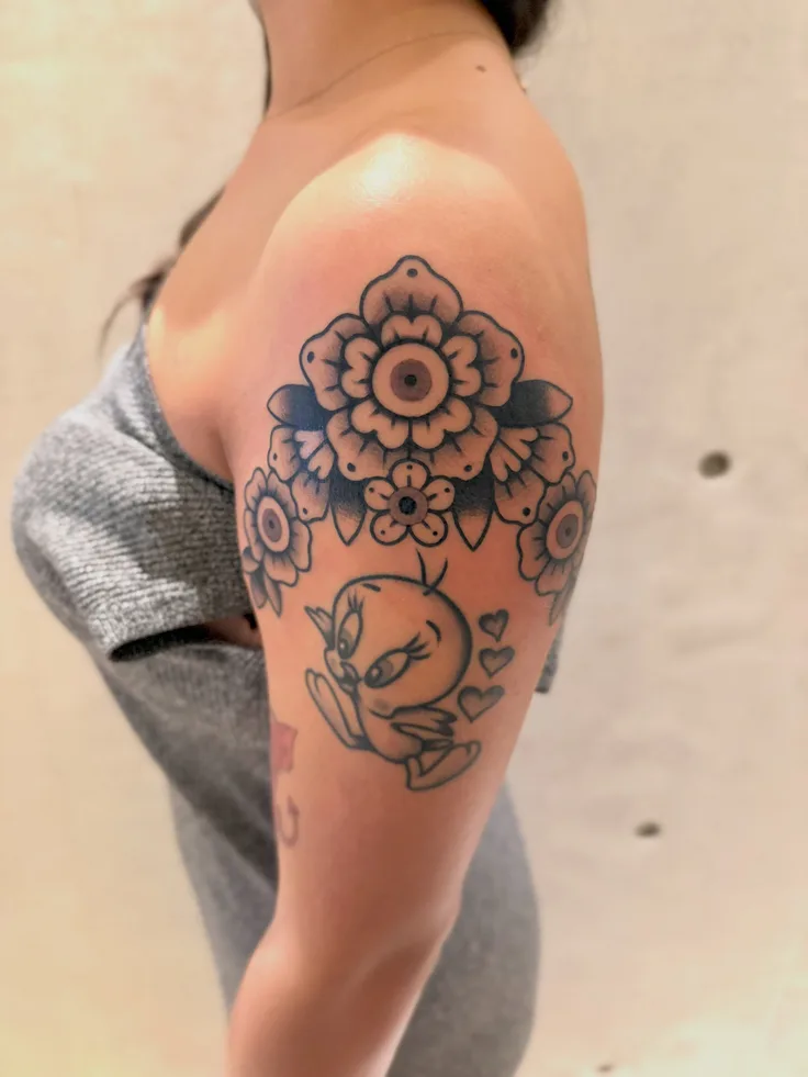お花のタトゥー