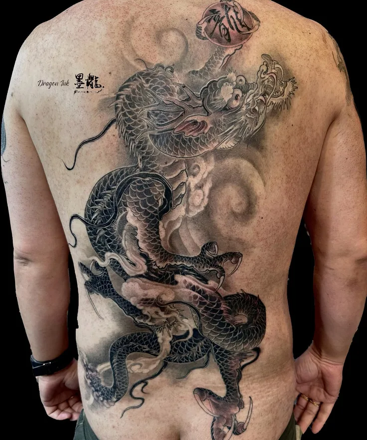 昇龍の背中和彫り