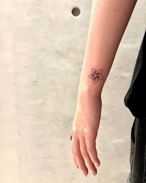 ジャスミンの花のタトゥー