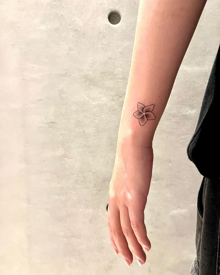 ジャスミンの花のタトゥー