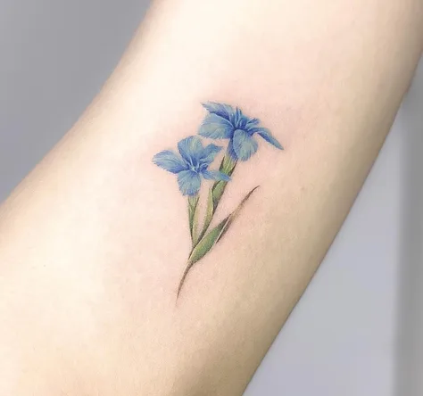 花のカラーミニタトゥー