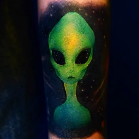 黄緑のグレイ型宇宙人