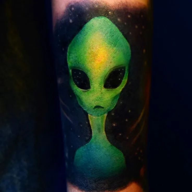 黄緑のグレイ型宇宙人
