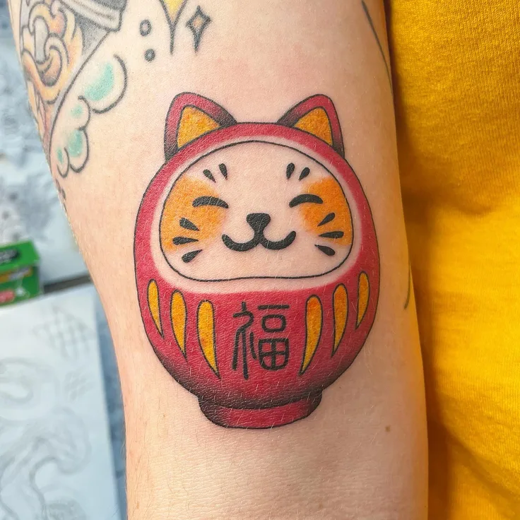 猫ダルマの和タトゥー