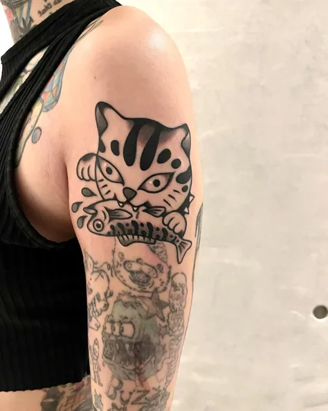 魚を咥えた猫