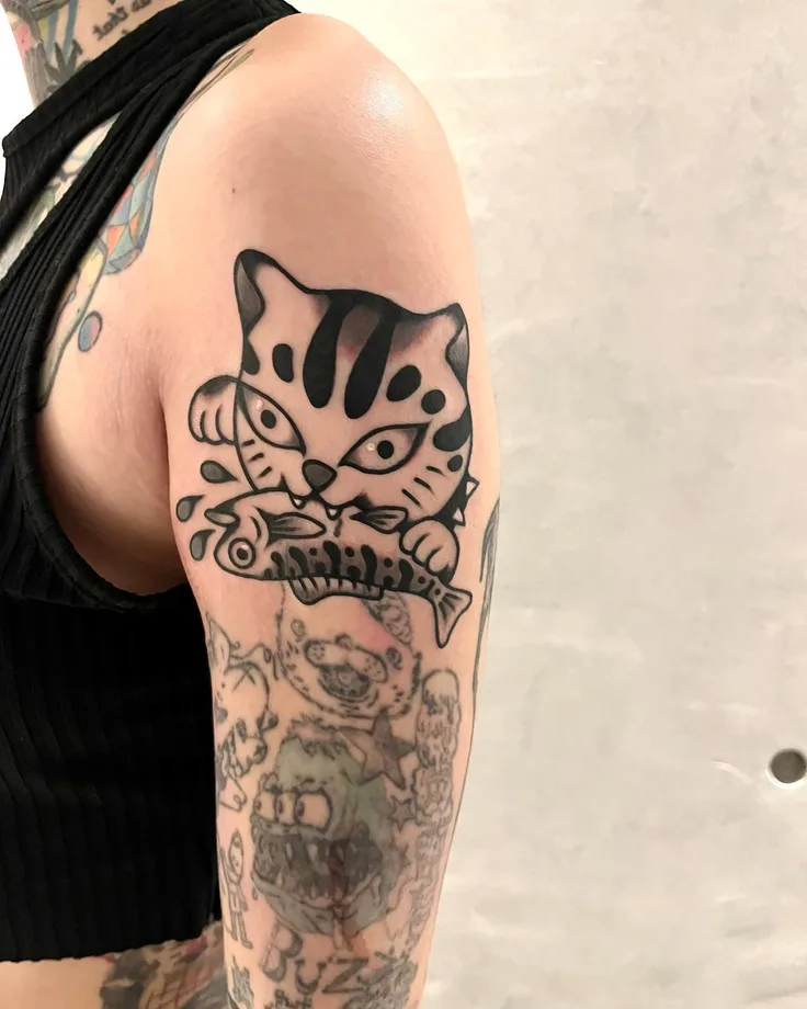 魚を咥えた猫