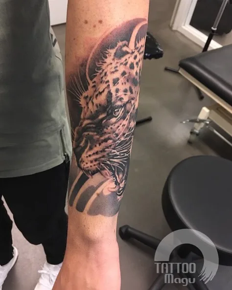 ジャガーのリアルなスリーブ