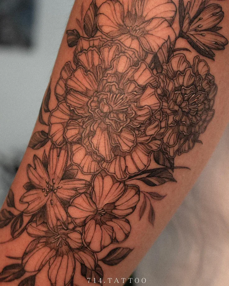 メリーゴールドなどの花