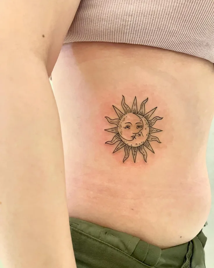 太陽と月のタトゥー