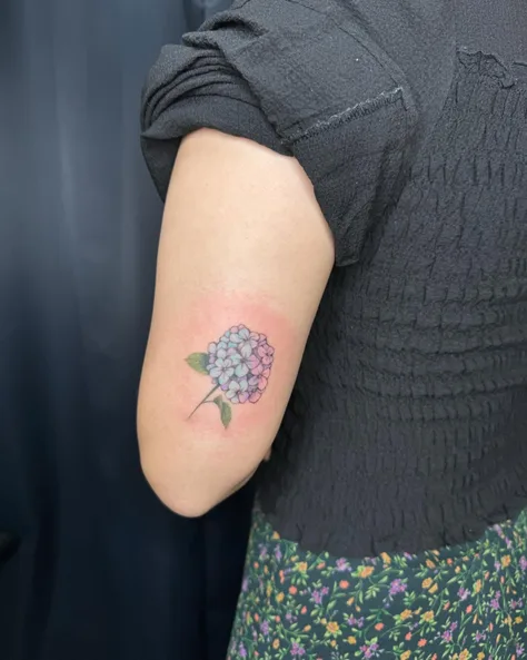 紫陽花のカラータトゥー