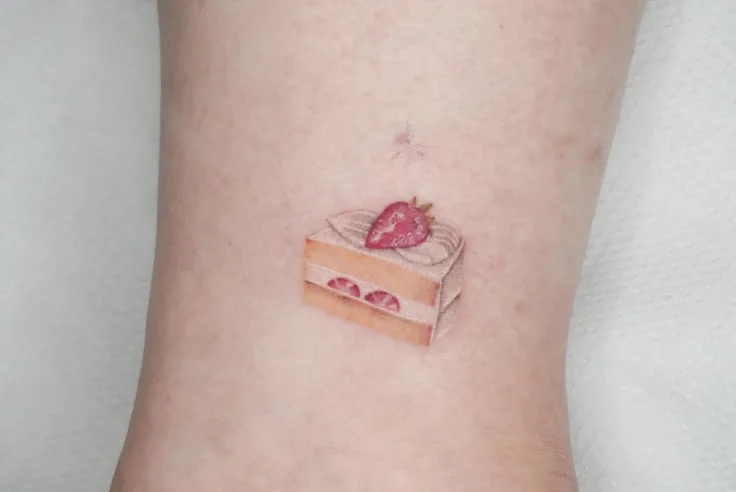 ケーキといちごのタトゥー