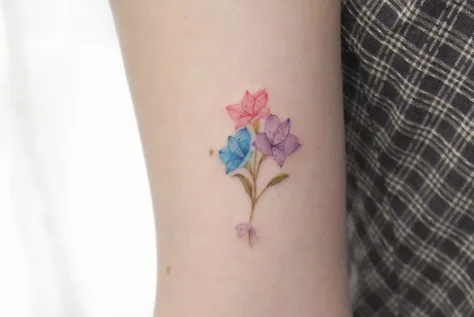 花のカラータトゥー
