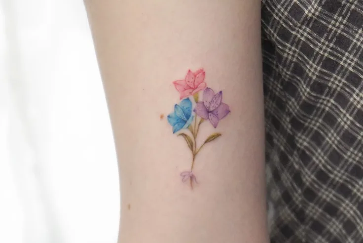 花のカラータトゥー