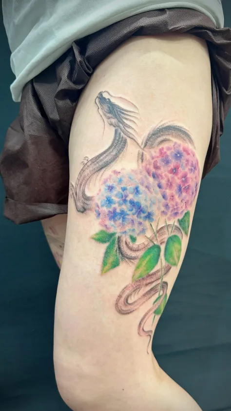 水墨画風の龍と紫陽花