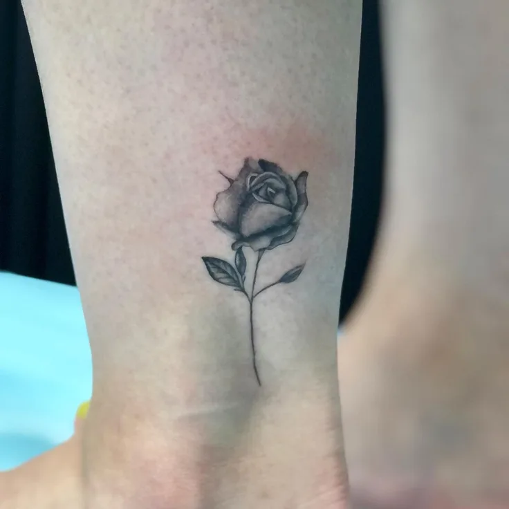 薔薇のミニタトゥー