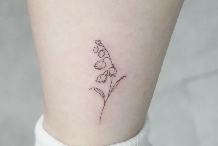 花のラインタトゥー