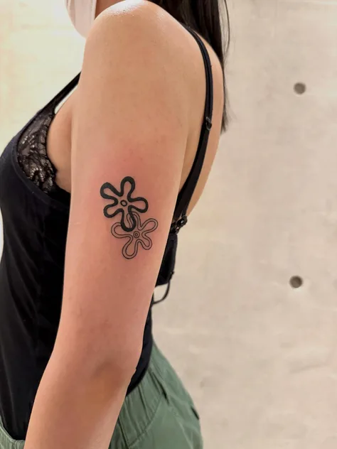 お花のタトゥー