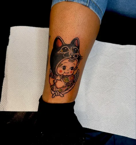 赤ちゃんと黒猫